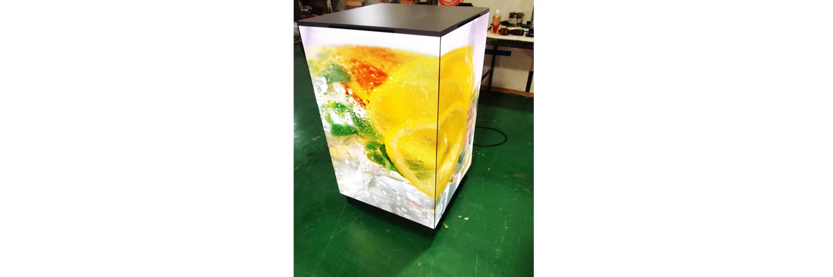 led pedestal display 03