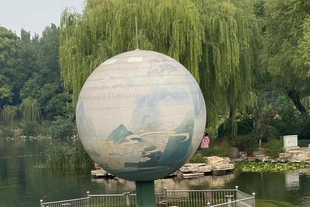 What is a custom pattern printed LED sphere screen & how does it work?
