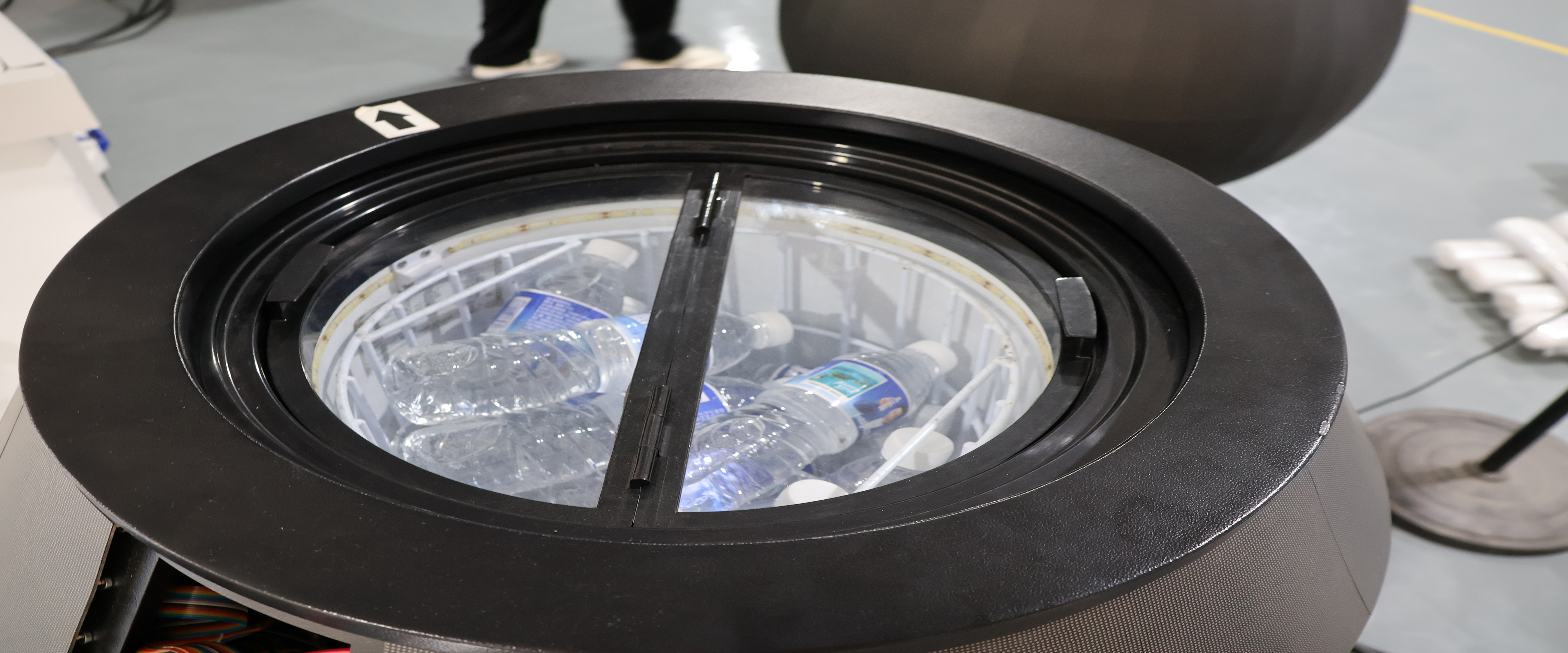 Canned-Screen-Refrigerator-Lid-Structure Canned-Screen-Refrigerator-Lid-Structure